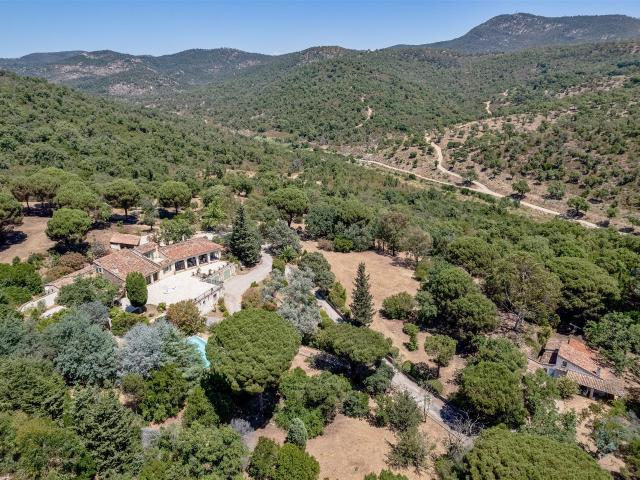 Villa de charme avec vue dégagée et aperçu mer – Havre de pa. 300m² Le Plan de la Tour