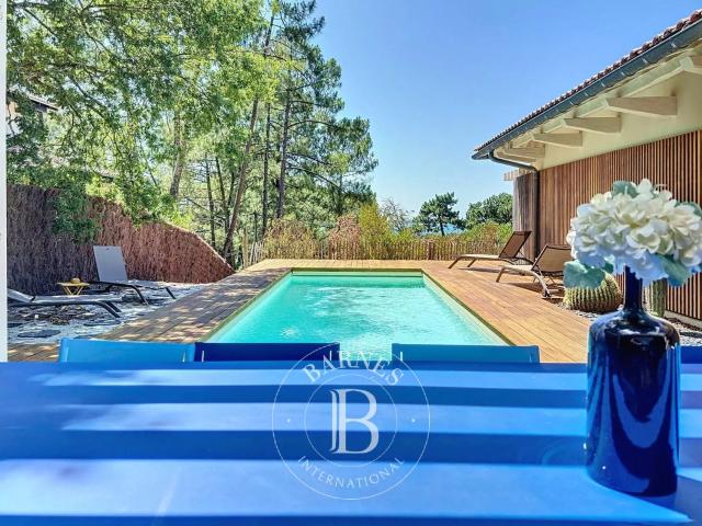 VILLA DE CHARME AVEC VUE SUR LE BASSIN, 5 CHAMBRES, AU PYLA SUR MER