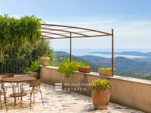 Villa de charme avec piscine et vue