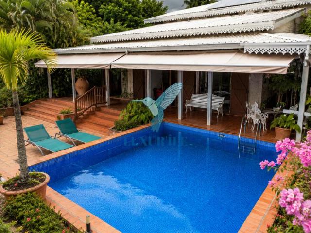 Villa de charme avec piscine, terrasses et espace profession
