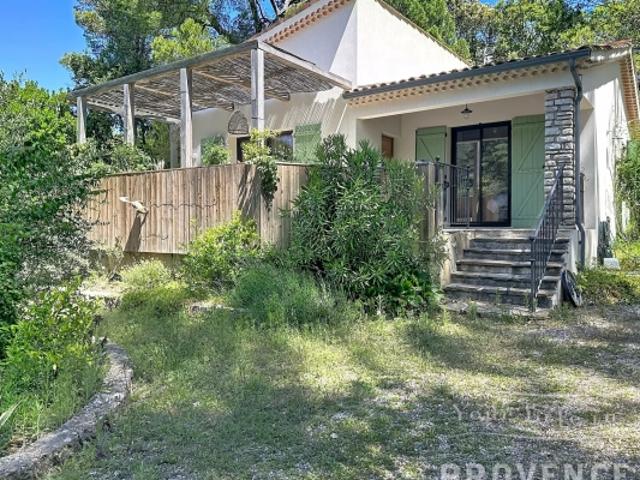 Villa de charme dans un écrin de verdure avec piscine