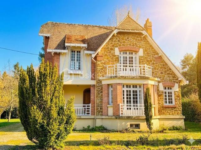 villa de charme dans un parc arboré au centre de Bois le roi