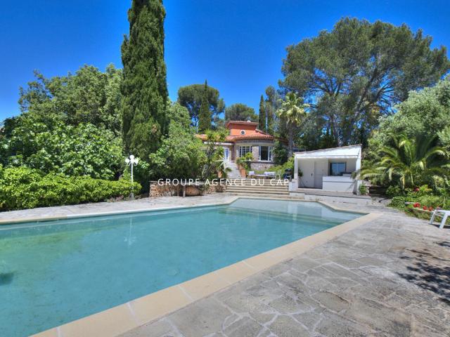 Villa de charme de 200 m² environ, jardin de 2800 m² avec p. 200m² Saint Raphaël