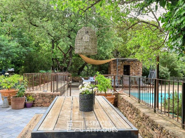 Villa de charme de plain pied avec piscine et terrain paysager