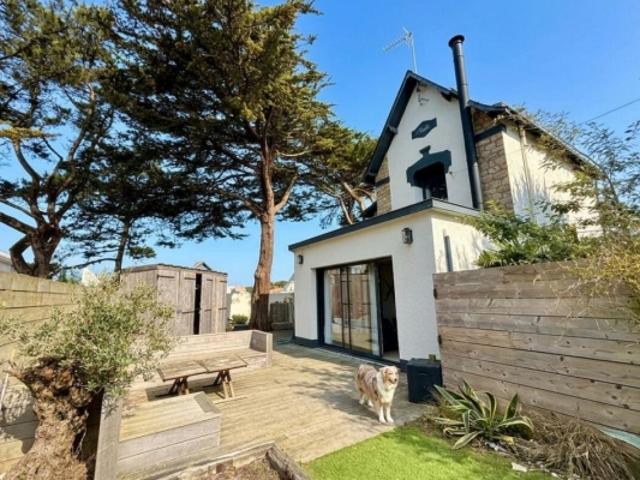 Villa de charme en second rideau, à 50 m de la plage