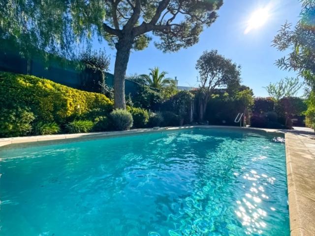 Villa de charme • Jardin • Piscine