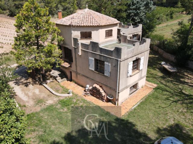 Villa de charme sur 10707 m2 de terrain agricole