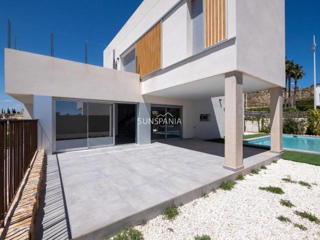 VILLA DE DISEñO MODERNO CON VISTAS AL GOLF Villa de diseño e. 235m² Algorfa