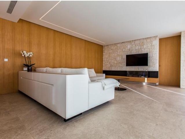 Villa de diseño moderno lista para entrar a vivir