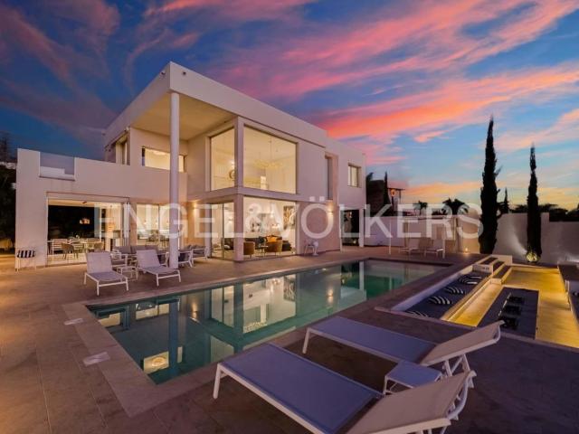 Villa de diseño con vistas al mar y absoluta privacidad en P. 415m² Adeje