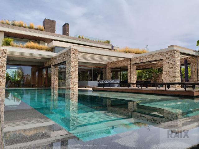 Villa de diseño contemporáneo junto a Puerto Banús – Exclusividad, tecnología y máximo lujo en Marbella