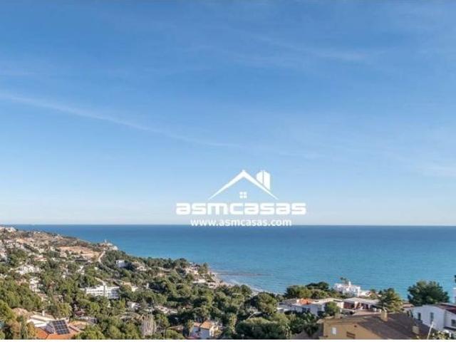 Villa de diseño en urbanizacion playetas con vistas al mar