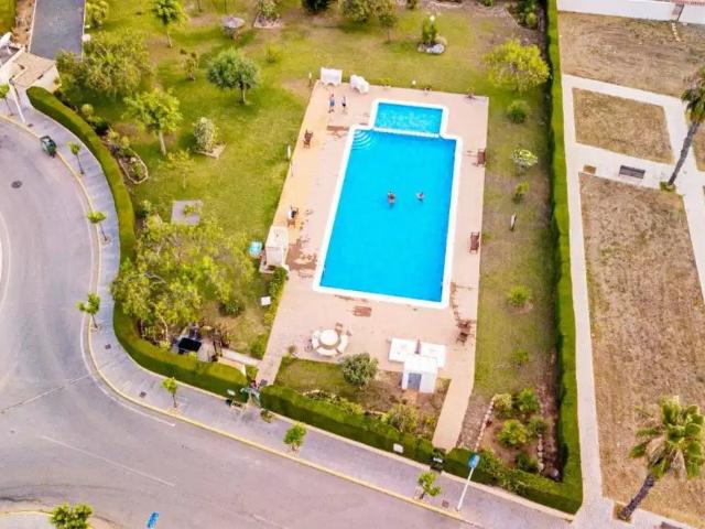 Villa de dos plantas con sótano y solárium privado en la zon. 375m² La Torreta