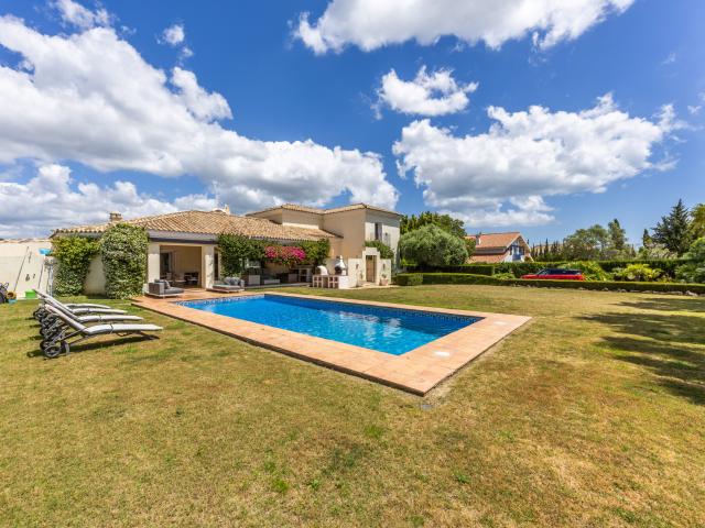 Villa de estilo andaluz con vistas panorámicas