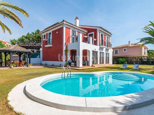 Villa de estilo mediterránea reformada con mucha privacidad. 178m² Finestrat