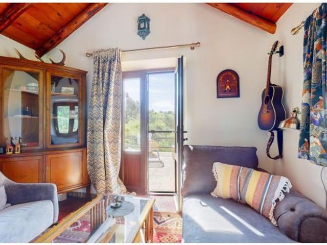 Villa de estilo rustico en Casares, parcela 30.000m