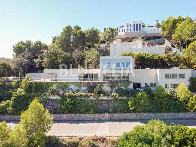 Villa de estilo vanguardista con vistas al mar en venta en L. 1154m² Dénia