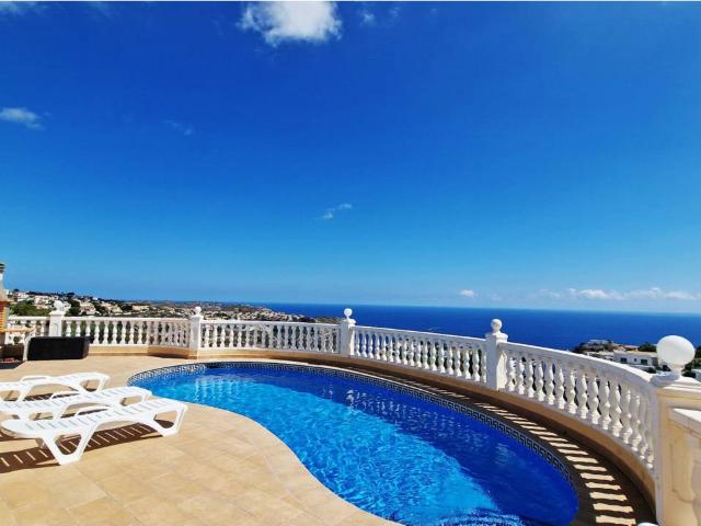 Villa de Excepción en Cumbre del Sol — Vistas Panorámicas al Mar y Confort Absoluto