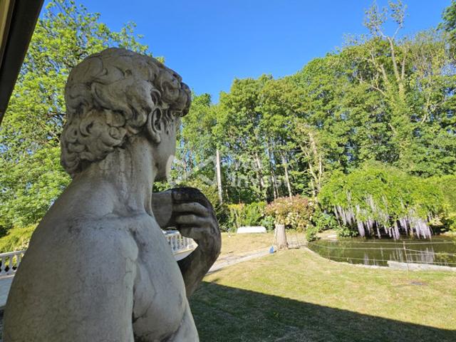 VILLA DE GRAND STANDING 700 m², plus de 10 pièces, piscine int