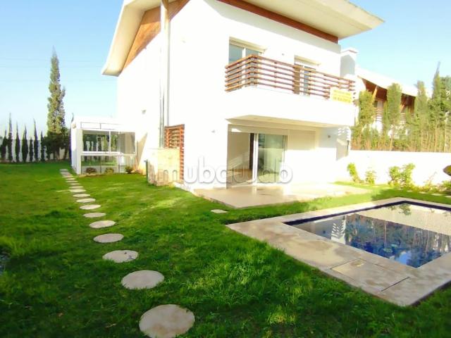 Villa de haut standing à louer à Ville Verte. 4 belles chambres. Piscine et cheminée