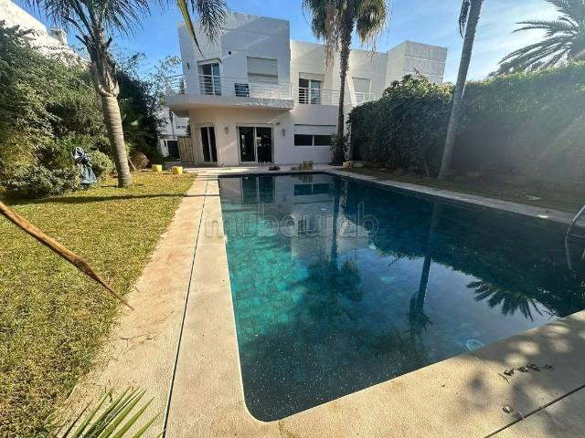 Villa de haut standing à louer à Californie. Superficie 500 m². Piscine