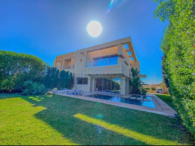 Villa de haut standing à vendre à argan Golf Prestigia, trois façades. 440 m², plus 400 de jouissance 7 chambres agréables. Meublé