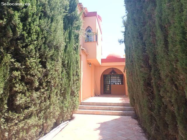 VILLA DE LOS CIPRESES Exclusiva villa independiente con piscina privada en Villas Blancas Albolot