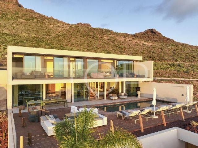 Villa de lujo moderna con impresionantes vistas al mar y a l. 242m² San Eugenio
