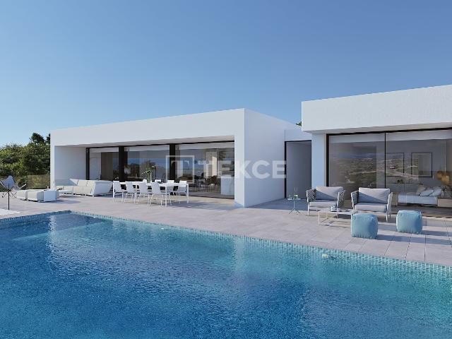 Villa de Lujo con Vistas Panorámicas al Mar en Alicante