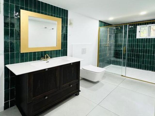 Villa de lujo con amplia parcela en urbanización exclusiva ideal para tu familia