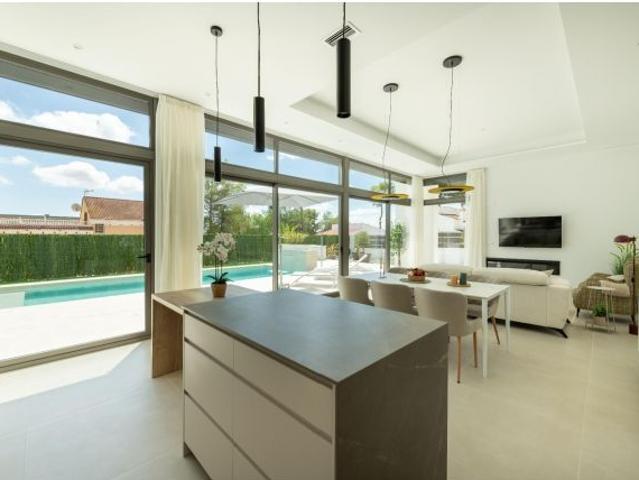 Villa de lujo con gran parcela y piscina privada en Pinar de Campoverde
