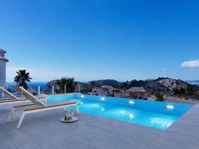 Villa De Lujo Con Piscina Desbordante Y Vistas Al Mar Cerca. 0m² Cumbres de Alcalali