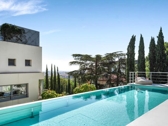 Villa de lujo contemporánea en venta en Pedralbes | Vistas panorámicas de Barcelona, piscina infinita y privacidad total