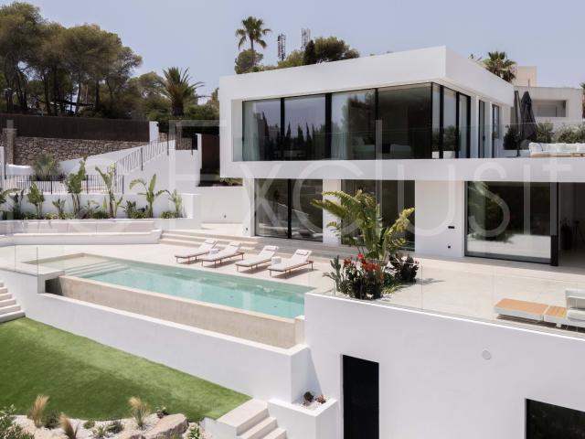 VILLA DE LUJO DE NUEVA CONSTRUCCION CON VISTAS PANORAMICAS EN ROCALLISA
