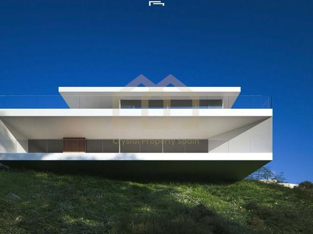 VILLA DE LUJO DE OBRA NUEVA CON VISTAS AL MAR EN MORAIRA