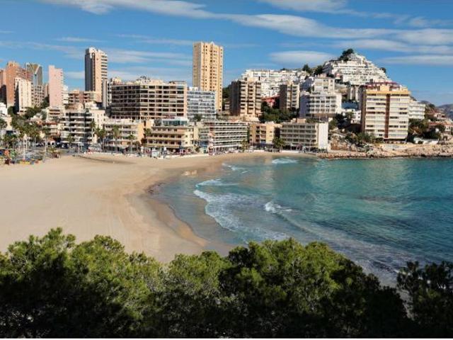 VILLA DE LUJO DE OBRA NUEVA EN FINESTRAT CON VISTAS AL MAR