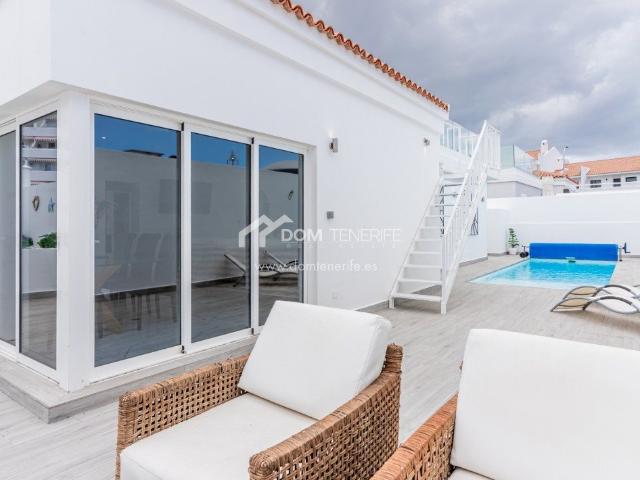 Villa de lujo de 3 dormitorios en venta en San Eugenio Alto 94m² Adeje