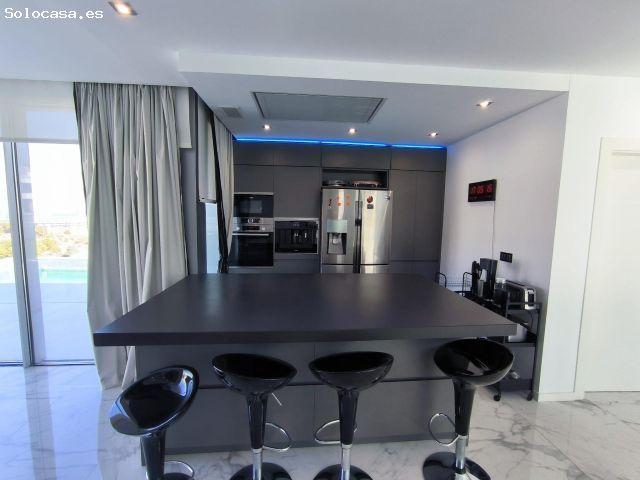 Villa de lujo de 3 plantas en el Balcón de Finestrat www.inmobiliarialesdunes.com