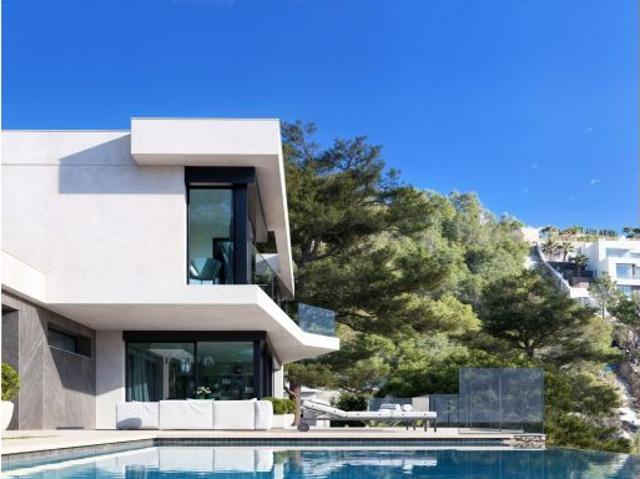 Villa de lujo de 4 dormitorios con piscina infinita y vistas panorámicas al mar en Benissa