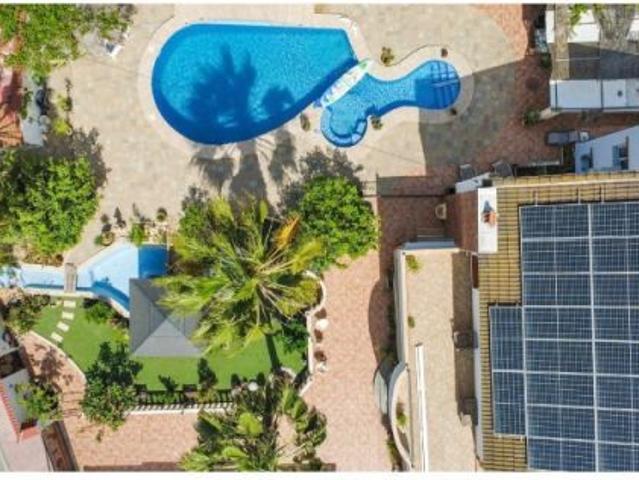 VILLA DE LUJO EXCEPCIONAL CON CASAS DE HUÉSPEDES, SPA PRIVADO Y JARDINES DE