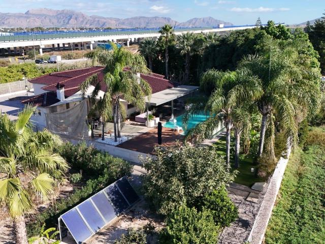 VILLA DE LUJO EXCLUSIVO A 10 MINUTOS DEL CENTRO DE MURCIA