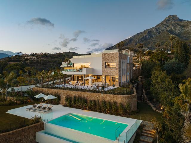 Villa de lujo emblemática con vistas al mar en Marbella Hill Club Marbella Golden Mile