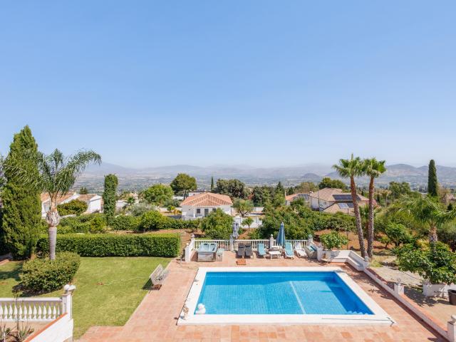 Villa de lujo en Alhaurín el Grande con vistas al mar, montaña y en Costa del Sol