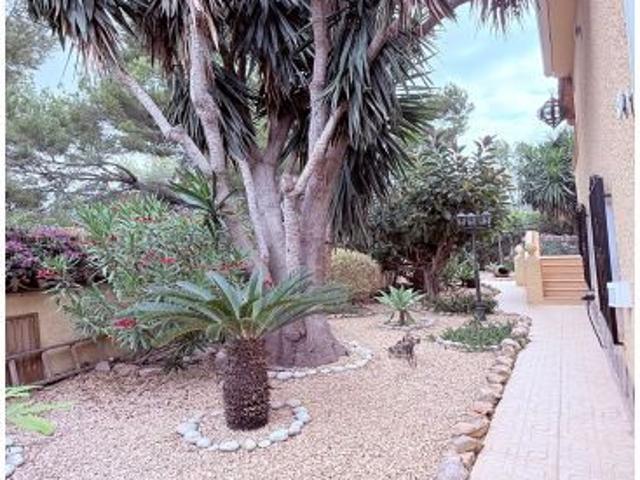 Villa de Lujo en Alquiler en Alfaz del Pí / LAlfàs Del Pi, Alicante
