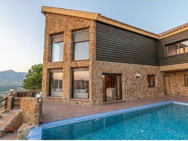 VILLA DE LUJO EN CASTRIL