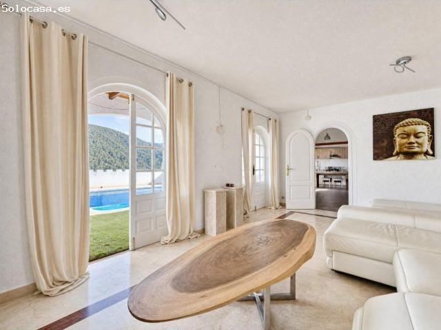 VILLA DE LUJO EN IBIZA A LA VENTA CON VISTAS AL MAR