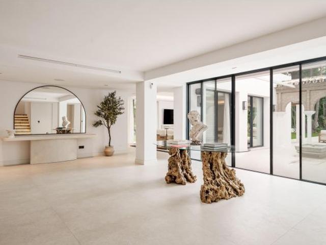 VILLA DE LUJO EN LAS BRISAS