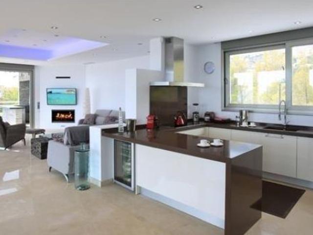 VILLA DE LUJO EN PRIMERA LINEA EN ALTEA