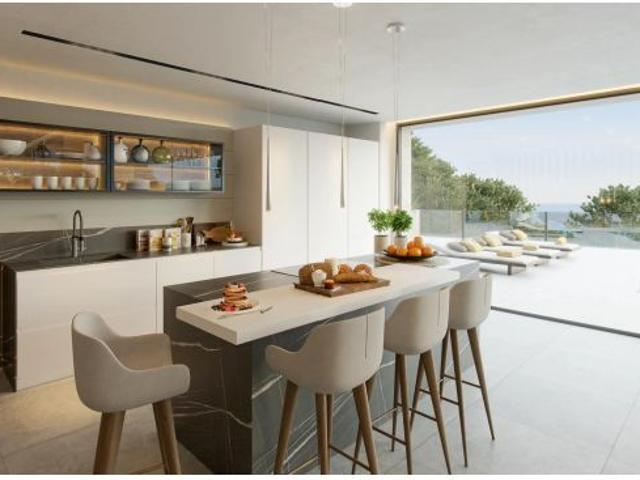 VILLA DE LUJO EN URBANIZACION A LAS AFUERAS DE MALAGA