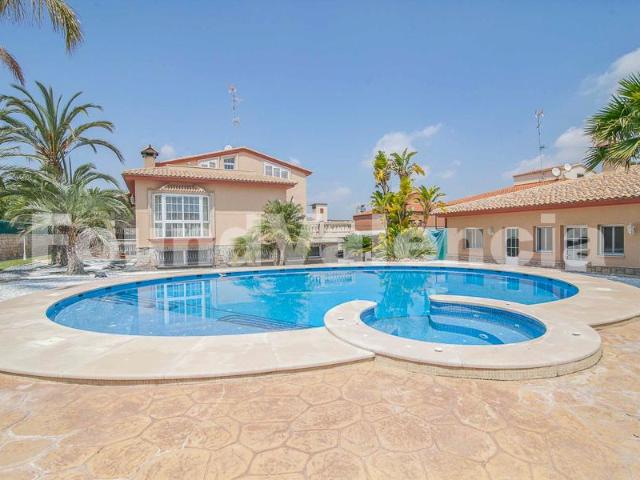 Villa de lujo en venta a 25 minutos de Valencnia capital